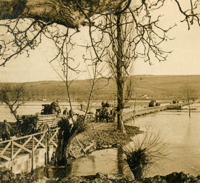 Híd a Meuse folyón Dugnyban, Észak-Franciaországban, c1914-c1918 alkotó: Unbekannt