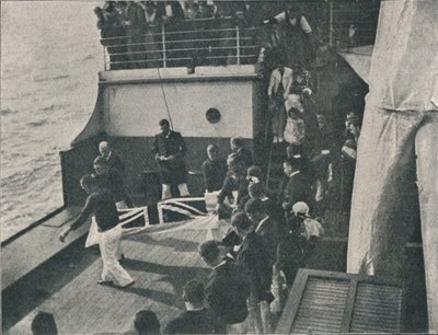 Bringing the Body on Deck, c1900, 1910 alkotó: Unbekannt