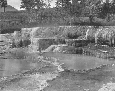 Brown Sulphur Springs, Yellowstone Nemzeti Park, USA, 1900 körül. alkotó: Unbekannt