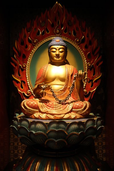 Buddha Tooth ereklye templom a kínai negyedben. Buddha szobor, 20160818, Szingapúr, Szingapúr alkotó: Unbekannt