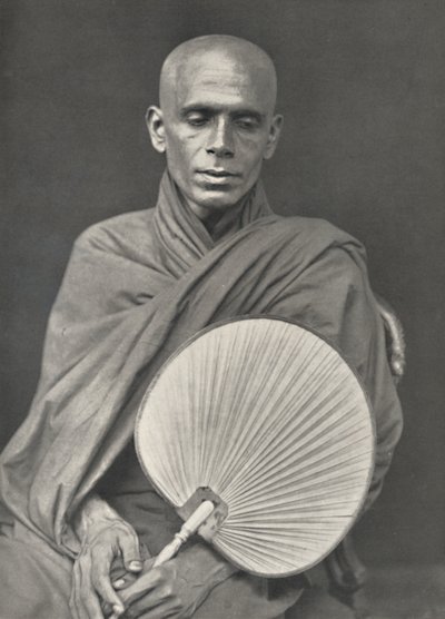 A burmai szekta buddhista szerzetese pálmalevelekkel, 1926 alkotó: Unbekannt