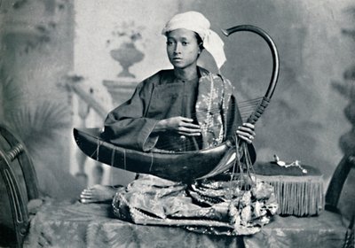 burmai hárfás, 1902 alkotó: Unbekannt
