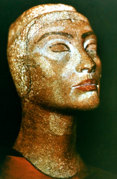 Nefertitinek, az ókori egyiptomi fáraó, Akhenaten Amenhotep IV királynőjének és feleségének mellszobra alkotó: Unbekannt