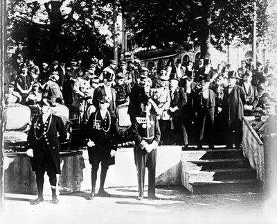 Ünnepély méltóságokkal és tisztviselőkkel, c1914-c1918 alkotó: Unbekannt