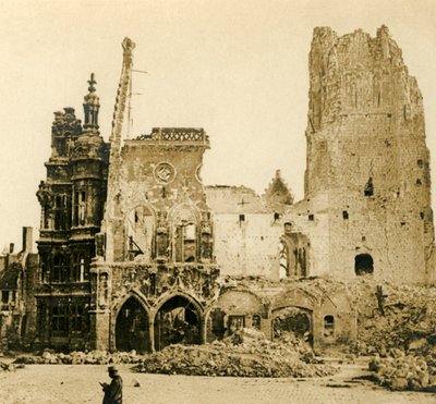 Óratorony és Hotel de Ville, Arras, Észak-Franciaország, c1914-c1918 alkotó: Unbekannt