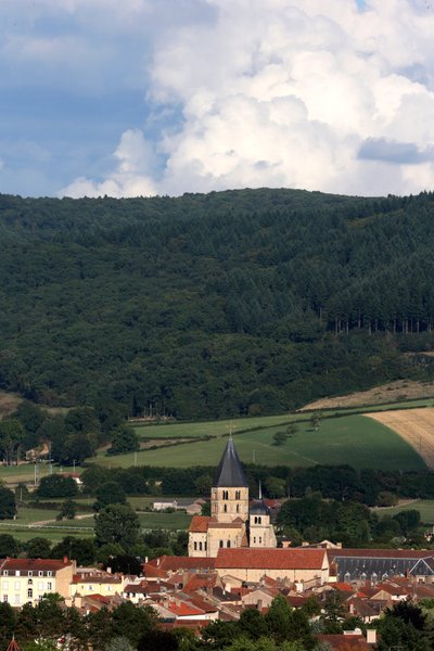 Cluny, Saone-et-Loire, Franciaország, 2015. 16. 08. – A Szent Péter tiszteletére szentelt clunyi apátság egy korábbi bencés kolostor Clunyban. alkotó: Unbekannt