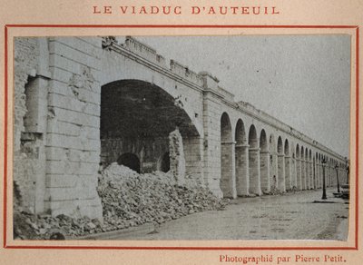 Commune de Paris (1871): kilátás a párizsi Auteuil viaduktról 1871 májusában. Pierre Pepetit fényképe. Nyomtatás kartonra, Dim. 9x5,4 cm alkotó: Unbekannt