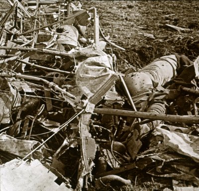 Lezuhant repülőgép, Aisne, Franciaország, 1914-c1918 alkotó: Unbekannt