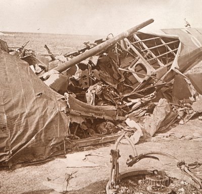 Lezuhant repülőgép, Sainte-Marie-à-Py, Észak-Franciaország, c1914-c1918 alkotó: Unbekannt