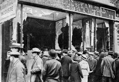 Megrongálódott osztrák ékszerüzlet, Párizs, első világháború, 1914 alkotó: Unbekannt