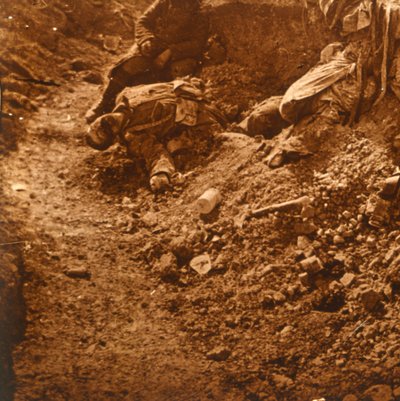 Holttest a lövészárokban, Perthes, Észak-Franciaország, 1914-c1918 alkotó: Unbekannt