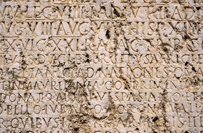 Részlet a római templomegyüttes feliratáról (fotó) alkotó: Unbekannt