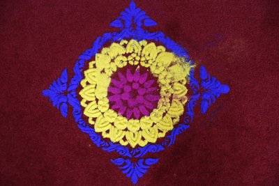 Diwali rangoli a leicesteri Shirdi Sai Baba templomban. Egyesült Királyság alkotó: Unbekannt