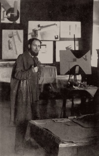 El Lissitzky a vitebszki műtermében, 1919. alkotó: Unbekannt