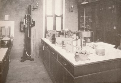 Az Orvosi-Jogi Szolgálat Vizsgalaboratóriuma, 1914 alkotó: Unbekannt