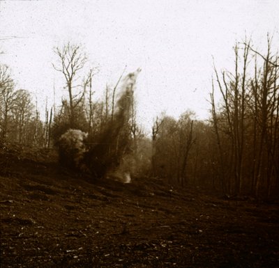Egy harckocsi által kilőtt lövedék robbanása, c1914-c1918 alkotó: Unbekannt
