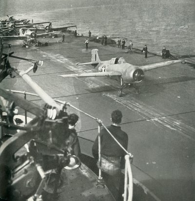 Vadászgépek egy repülőgép-hordozó fedélzetén, második világháború, 1943. alkotó: Unbekannt