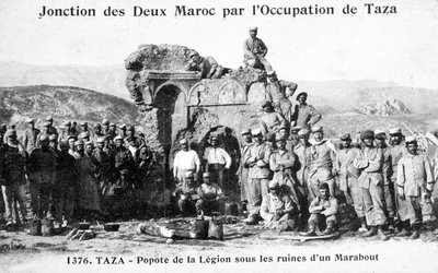 Francia Idegenlégió néhány Marabout romja mellett, Taza, Marokkó, 1904 alkotó: Unbekannt