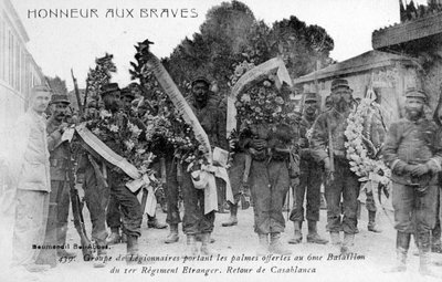 A Francia Idegenlégió tiszteli a bátorokat, Algéria, 1910 alkotó: Unbekannt