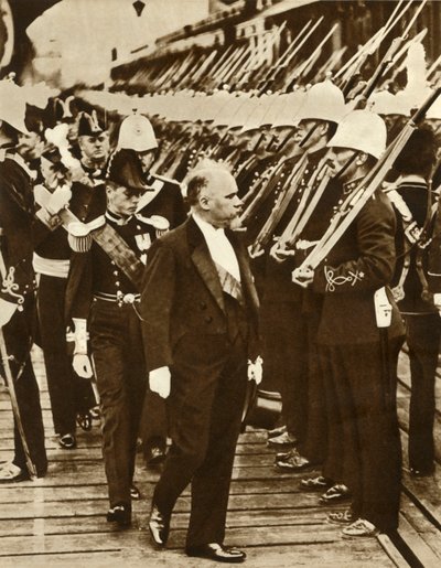 Raymond Poincaré francia elnök és Edward walesi herceg Portsmouthban, 1913 júniusában, 1935. alkotó: Unbekannt