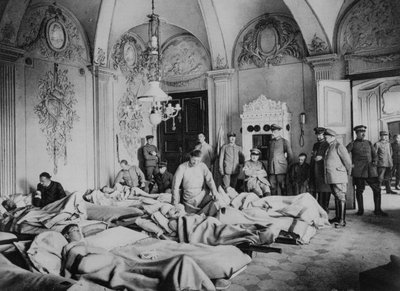 Francia és német megsebesült egy kastélyban Franciaországban, I. világháború, 1915 alkotó: Unbekannt