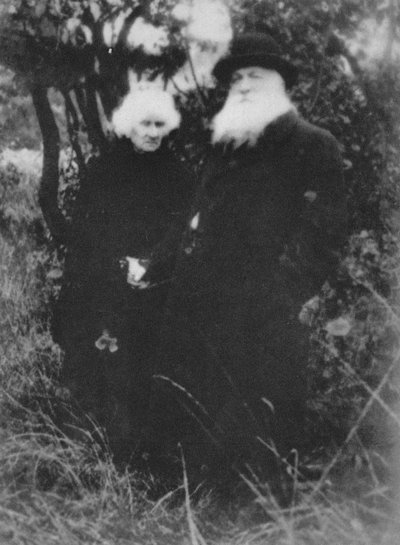 Auguste Rodin francia szobrász a meudoni villája parkjában fényképezett, 1916, 1939 alkotó: Unbekannt