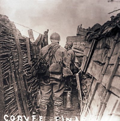 Francia katonák főzési szolgálatban egy lövészárokban, c1914-c1918 alkotó: Unbekannt