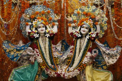 Gaura Nitai murthis in Krishna-Balaram temple, Vrindavan. India alkotó: Unbekannt