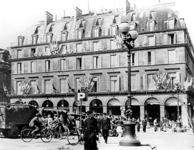 Leclercs tábornok francia csapatok Párizs központjában, 1944. augusztus alkotó: Unbekannt