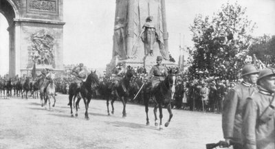 Montuori tábornok és olasz csapatok a győzelmi felvonuláson, Párizs, Franciaország, 1919. július 14 alkotó: Unbekannt