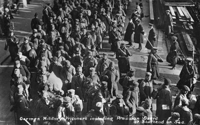 Német katonai foglyok, köztük porosz őrök Southendben a tengeren, 1914-1915 alkotó: Unbekannt