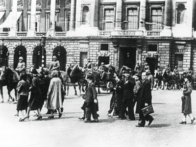 Német csapatok a megszállt Párizsban, 1940. június alkotó: Unbekannt