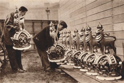 Aranyozott koronák a bevásárlóközpont számára, 1937 alkotó: Unbekannt