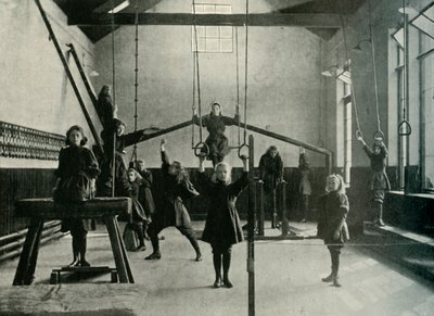 Tornászlányok a Süketnémák Királyi Intézetében, Friar Gate, Derby, 1902. alkotó: Unbekannt