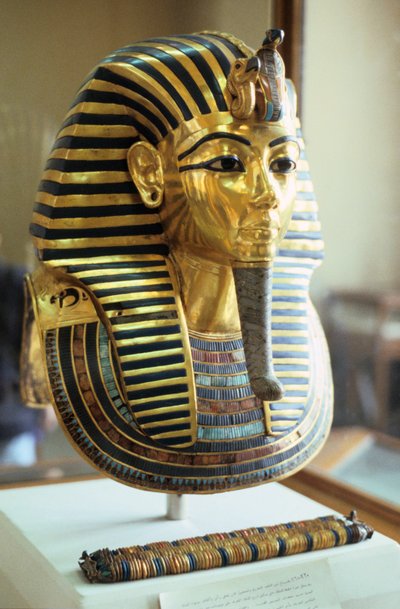 Tutanhamon, Egyiptom királyának arany és lapisz lazuli temetési maszkja, Kr.e. 1323 alkotó: Unbekannt