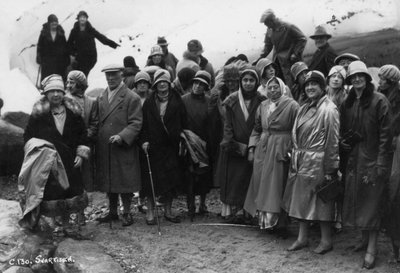 Turisták csoportja az észak-norvégiai Svartisenbe látogató 1929-ben alkotó: Unbekannt