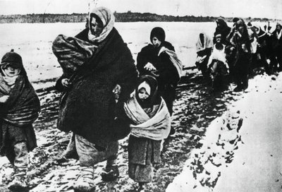 Hajléktalan menekült nők és gyerekek, Oroszország, 1941 alkotó: Unbekannt