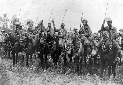 Indiai lovasság rohamuk után, Somme, Franciaország, Első világháború, 1916. július 14., 1920 c. alkotó: Unbekannt