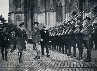 A csapatok ellenőrzése a kölni dóm lábánál, 1919, 1945 alkotó: Unbekannt