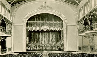 A színház belső képe a II. Miklós népházban, Szentpétervár, Oroszország, 1900-as évek alkotó: Unbekannt