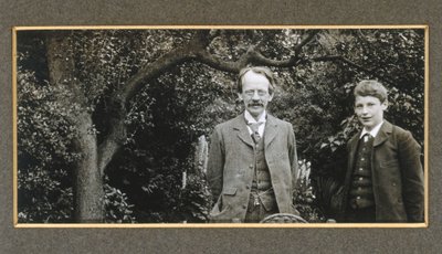 J J Thomson fiával, George-al, 1909-ben alkotó: Unbekannt