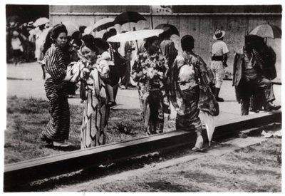 Japán nők a Zeppelin hangárban, Kasumigaura, Japán, 1929 1933 alkotó: Unbekannt