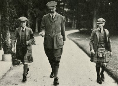 VI. György király és VIII. Edward exkirály Hansel úrral, oktatójukkal, 1911, 1937. alkotó: Unbekannt