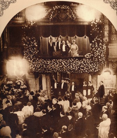 V. György király és Mária királynő a Royal Command Variety előadásán, 1920-as vagy 1930-as évek 1935 alkotó: Unbekannt