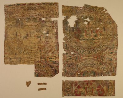 Lámpák szembeforduló szfinxekkel gömbölydedben, Szent Bernát Calvo sírjából, 1200-1243. alkotó: Unbekannt