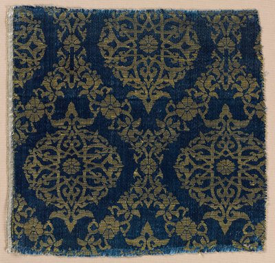 Lampas with foliate medallions in ogival lattice, 1400s.  alkotó: Unbekannt