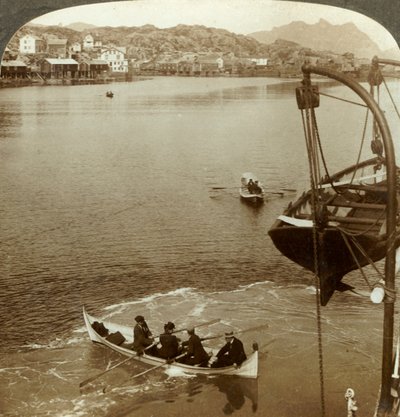 Leszállás egy gőzösről a sarkvidéki országban, Svolvaer, Lofoten-szigetek, Észak-Norvégia, c1905. alkotó: Unbekannt