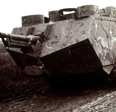 Nagy tank mozgásban, c1914-c1918 alkotó: Unbekannt