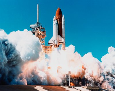 A Columbia űrsikló felbocsátása a Kennedy Űrközpontból, Florida, USA, 1997. április 4. alkotó: Unbekannt