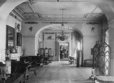 Nappali a Maryino-kastélyban, 1920-as évek eleje alkotó: Unbekannt